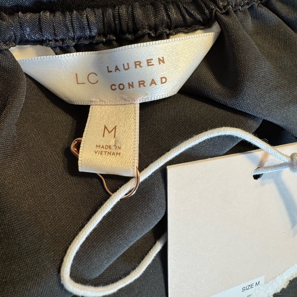 ❤️NWT  Lauren Conrad Black Ruffled SLEEVELESS Top   MEDIUM     #W - Picture 7 of 8